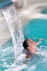 eine Frau im Wasser
